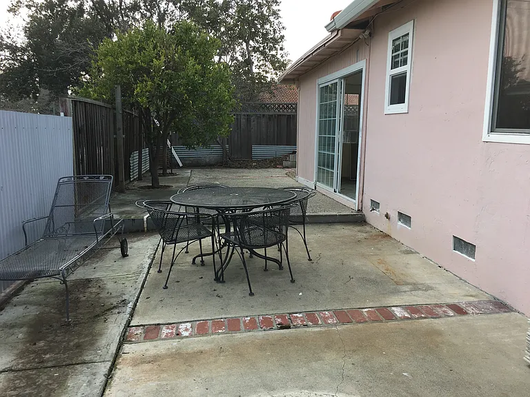 571 Gridley St — Photo 10