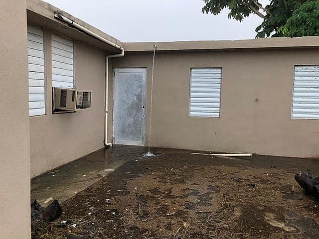 2nd image of 952 Calle 38
