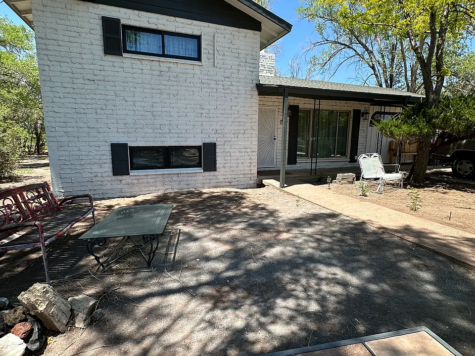 166 E 7th Pl