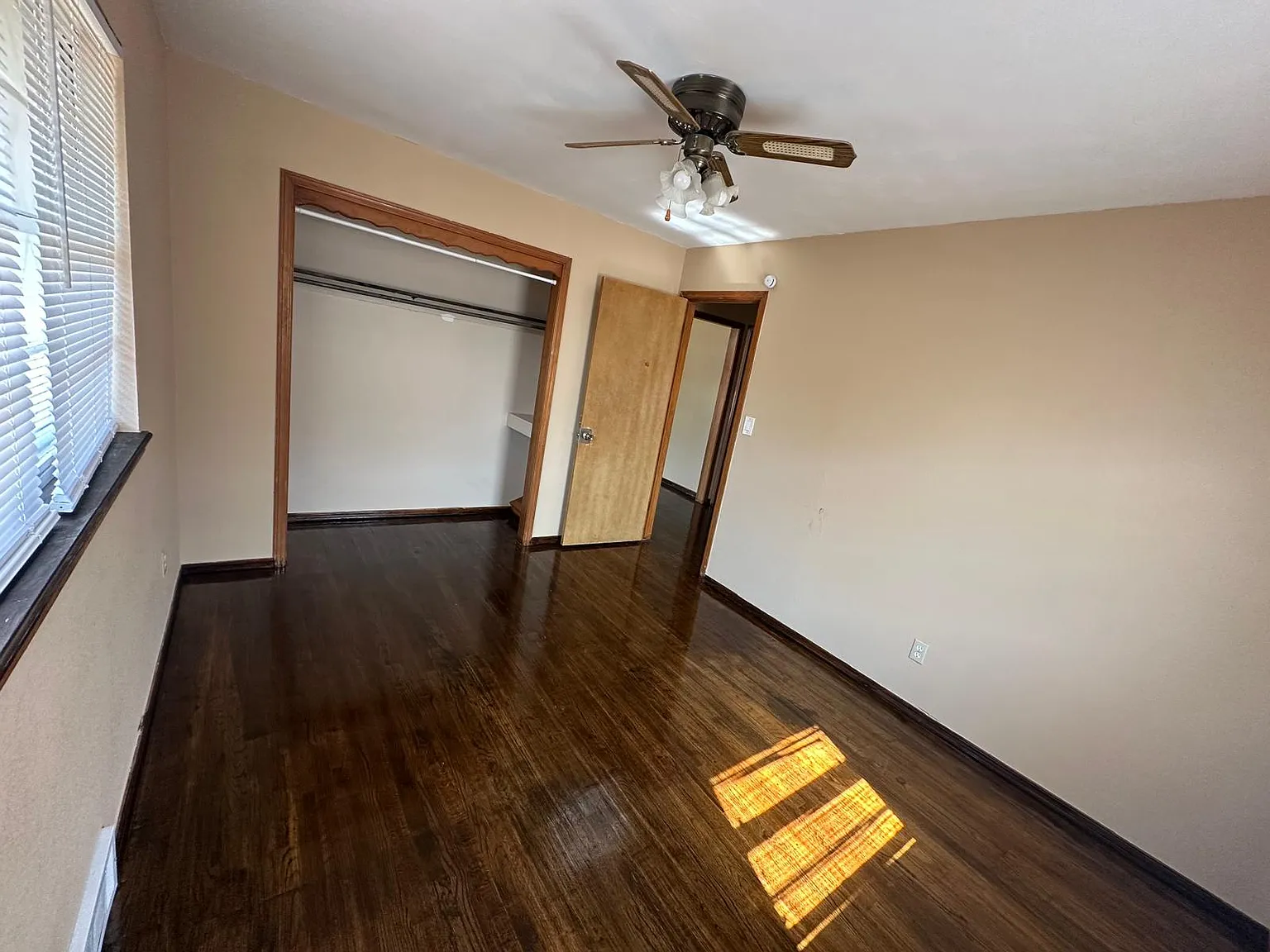3 bed, 1.5 bath, 1100 sqft, $1,250 — Photo 4