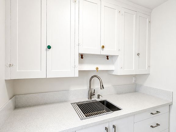 5th image of 832 N Edinburgh Ave APT 10