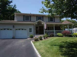 17 Breton Ave, Melville, NY 11747