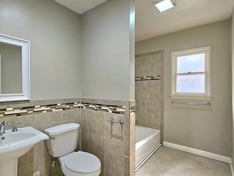 1022 S Norton Ave #B — Photo 19