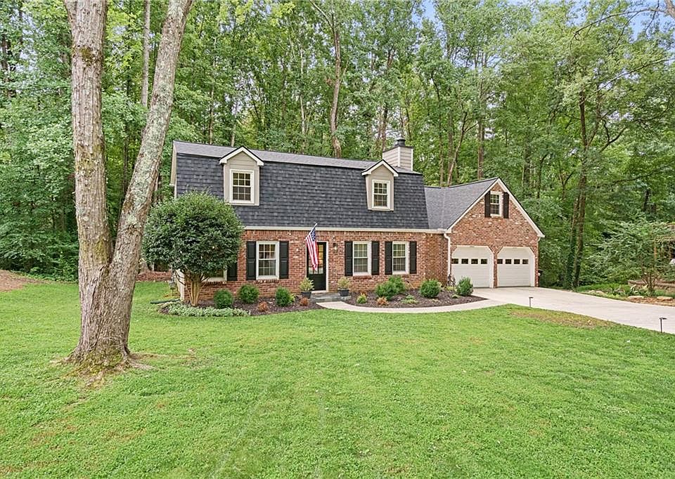 1st image of 2558 Old Orchard Trl