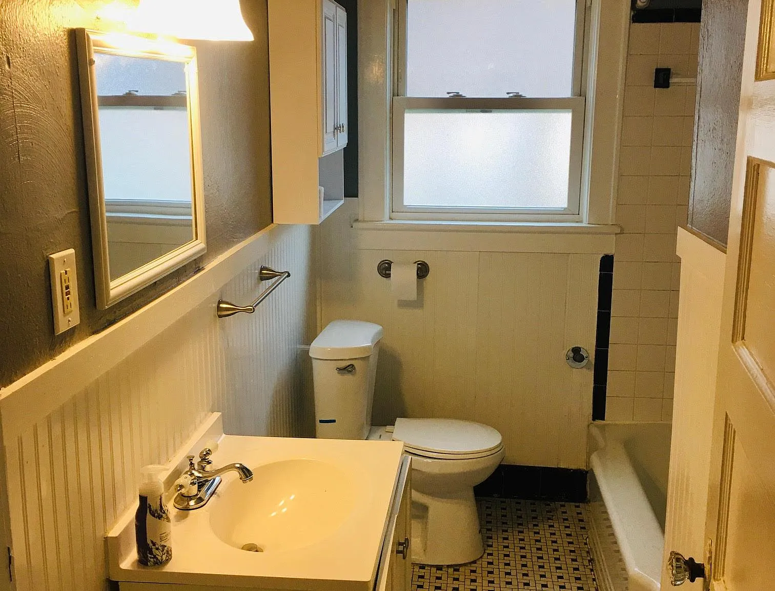 3 bed, 1.5 bath, 952 sqft, $2,350 — Photo 3