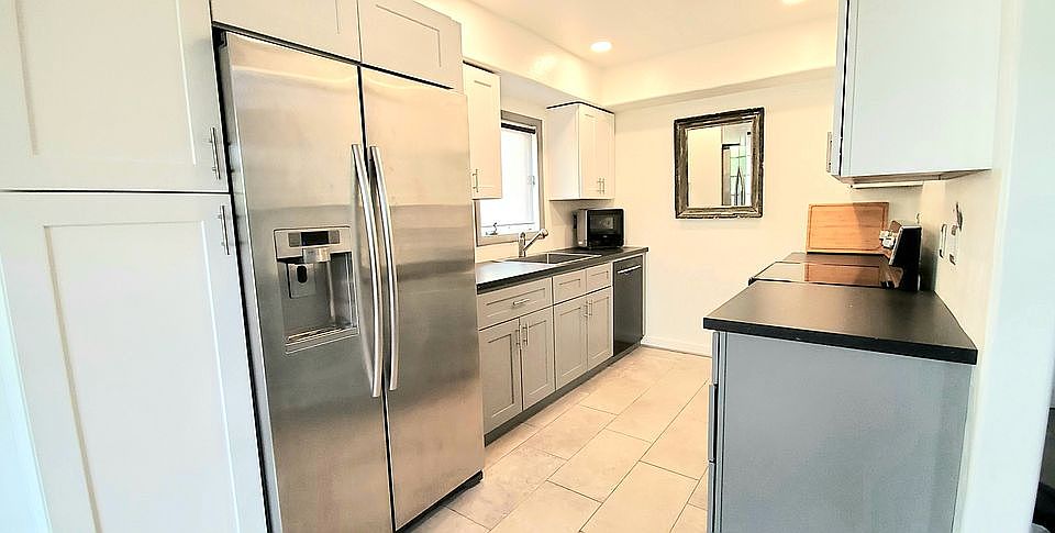 Spacious modern kitchen
