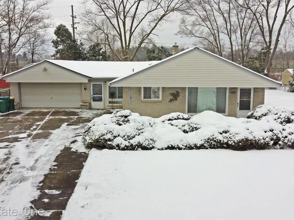 4861 Rioview Dr, Clarkston, MI 48346