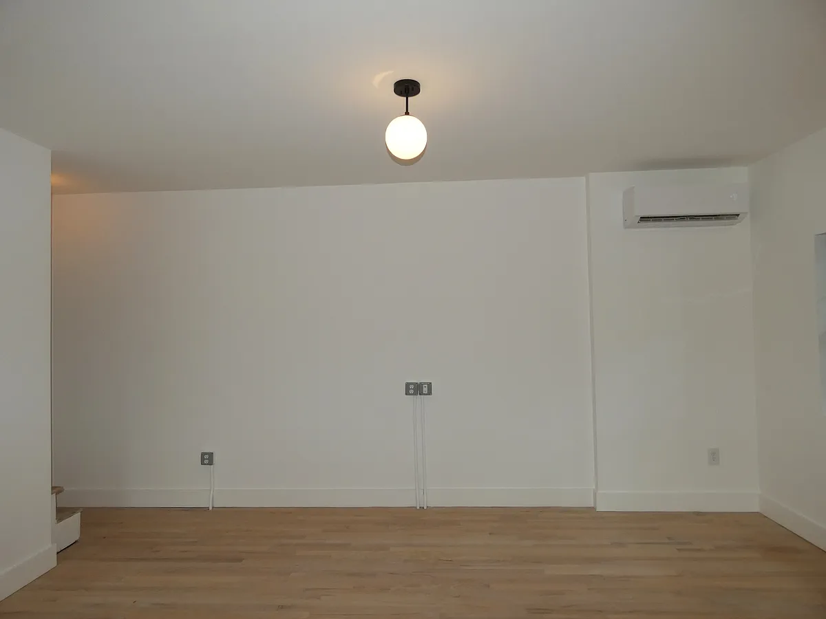 Building Photo - 1401 Charles St #D