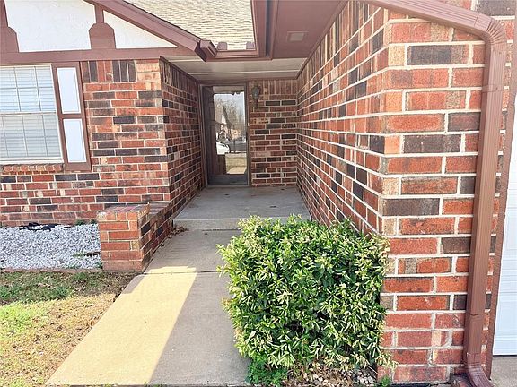 5th image of 1504 SW 93rd St