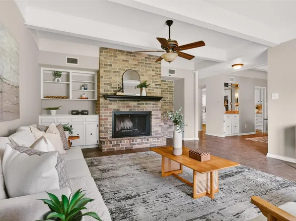 11121 Pinehurst Dr APT D, Austin, TX 78747