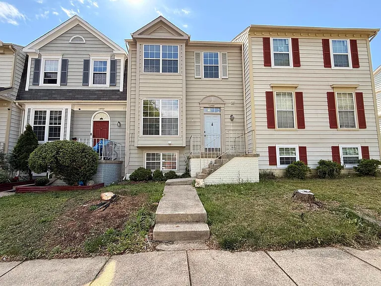 12866 Hyannis Ln — Photo 1
