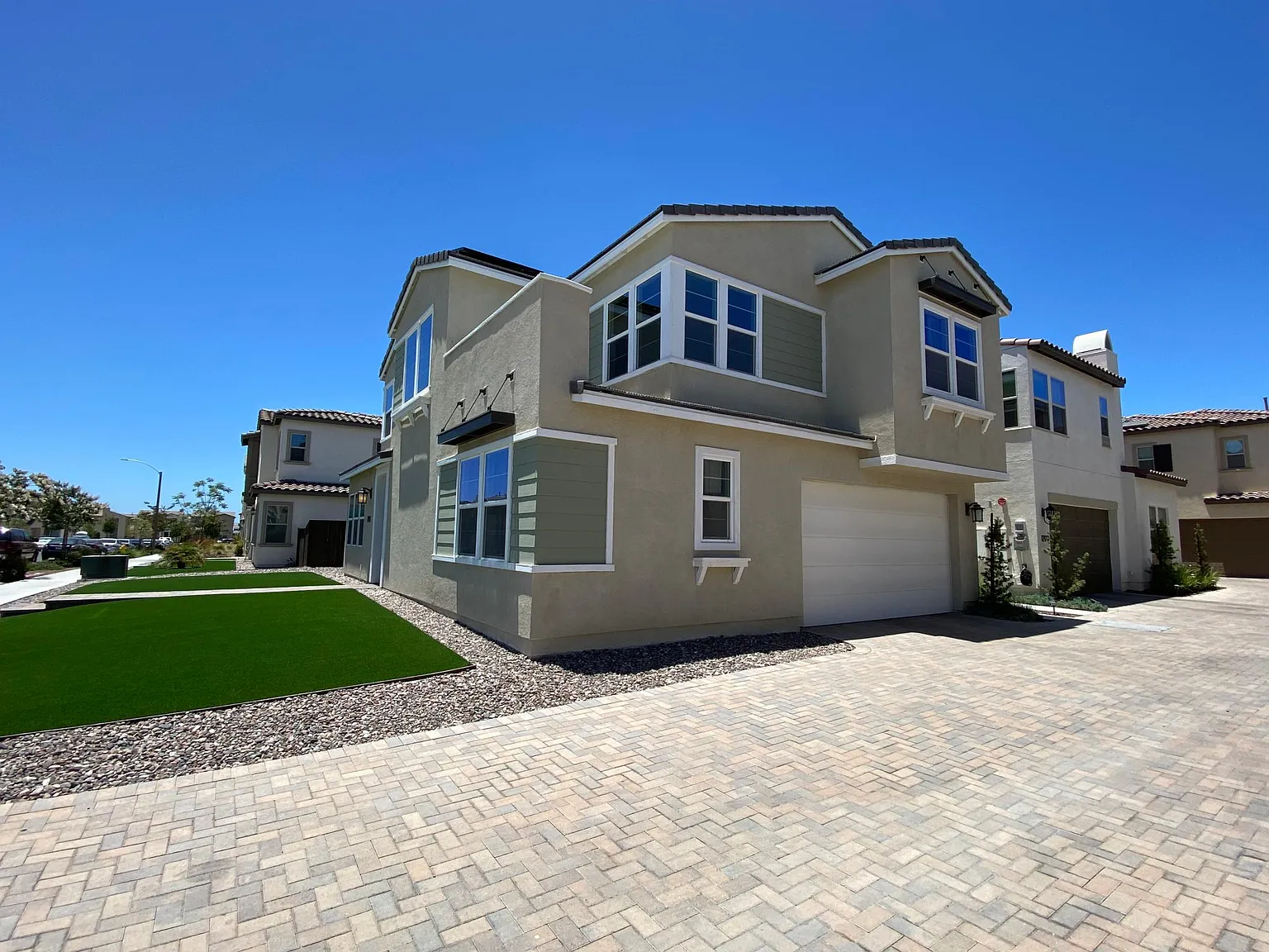 4 bed, 2012 sqft, $4,800 — Photo 3