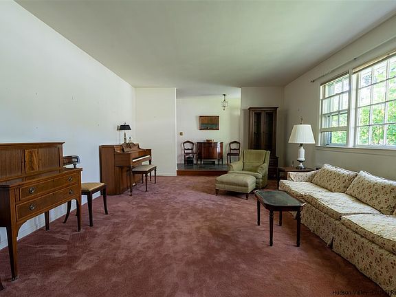 4th image of 180 Griffin Dr