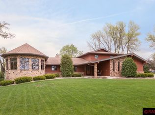 800 E Blue Earth St, Lake Crystal, MN 56055