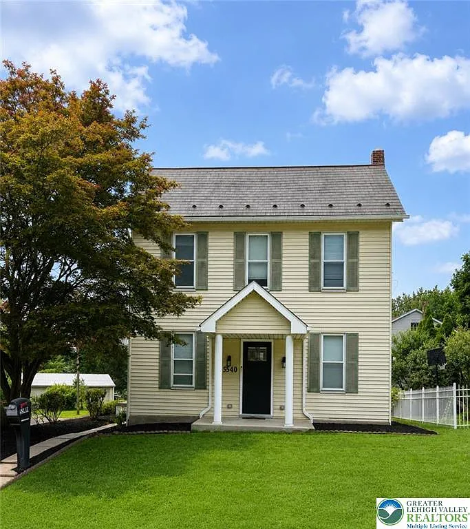 3 bed, 2.5 bath, 2284 sqft, $3,000 — Photo 1