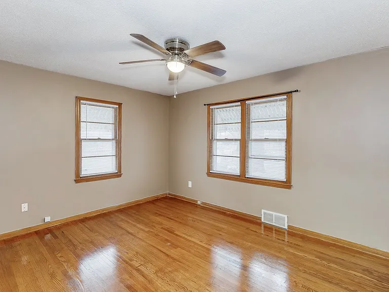 2226 S Green St — Photo 8