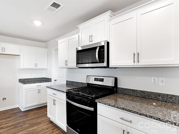 3rd image of 218 Lauren Ln