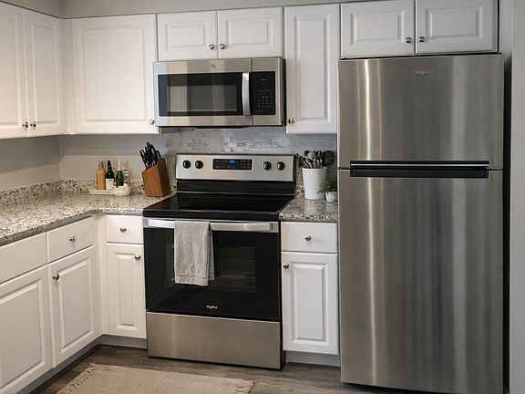 3rd image of 2145 King St APT 2