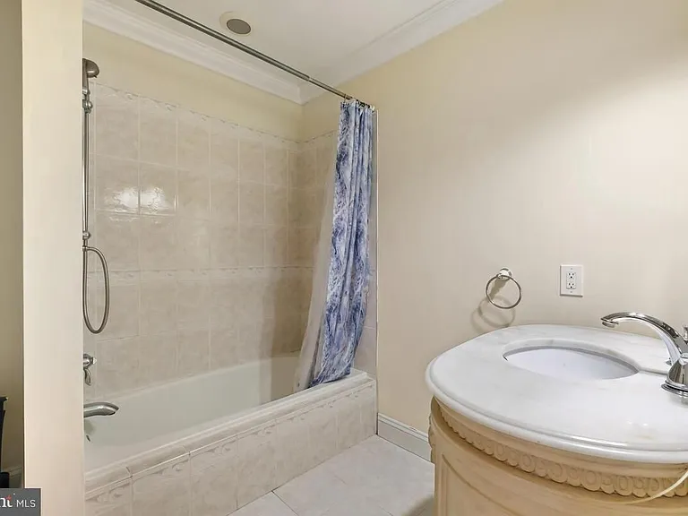 11426 Dorchester Ln — Photo 23