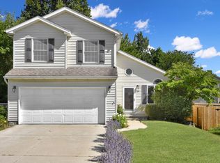 26 Edgewood Ct, Bloomington, IL 61701