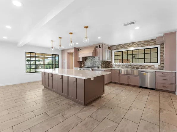 3006 Skycrest Dr, Fallbrook, CA 92028