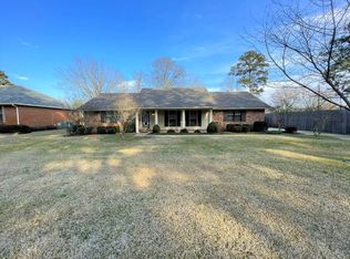 902 Clardy Dr, Columbus, MS 39702