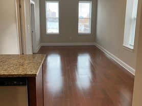 373 Undercliff Ave, Edgewater, NJ