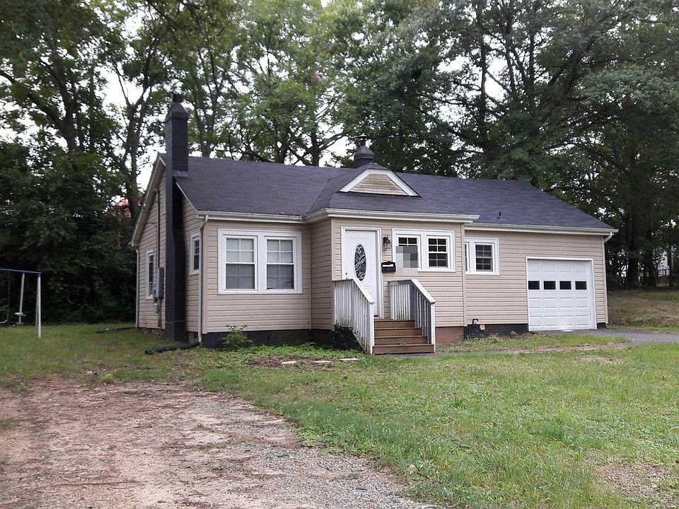 2nd image of 1403 Circle Dr