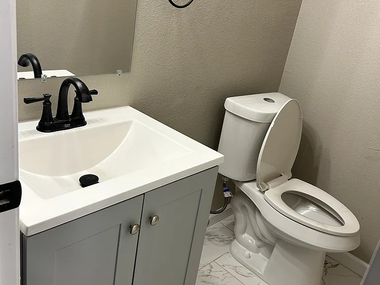 2815 Hedgerow Dr — Photo 18