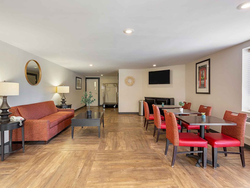 Lobby and Guest Check-in