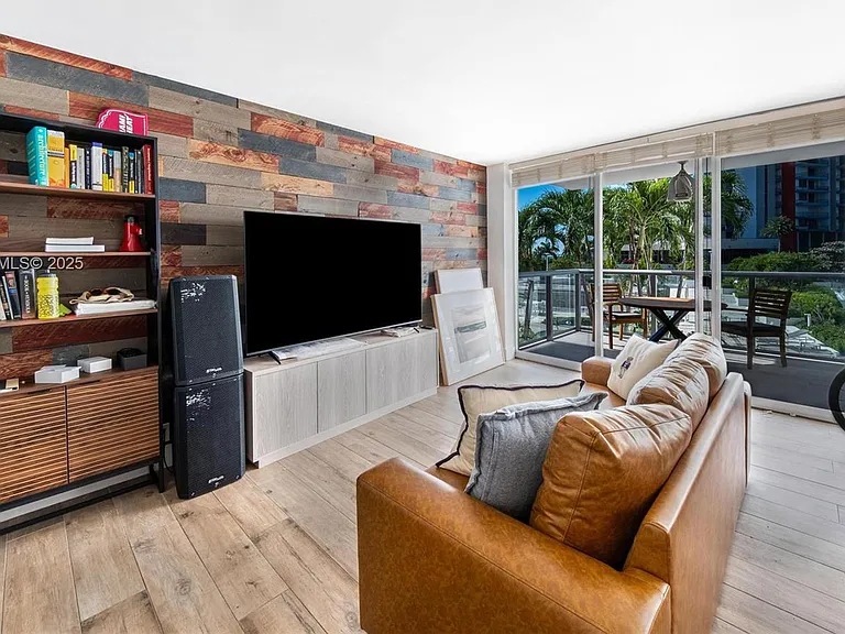 1541 Brickell Ave — Photo 4