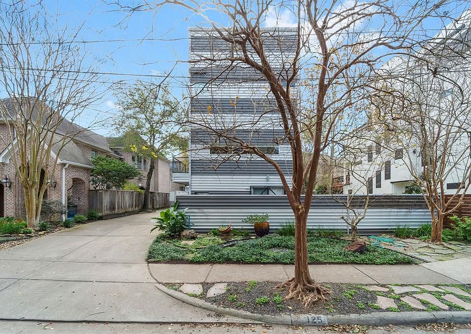 1st image of 125 Oak Place Dr