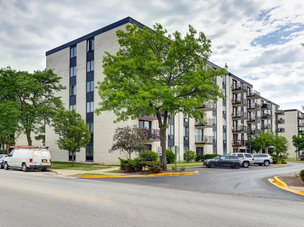 9128 W Terrace Dr Unit 2K, Niles, IL 60714