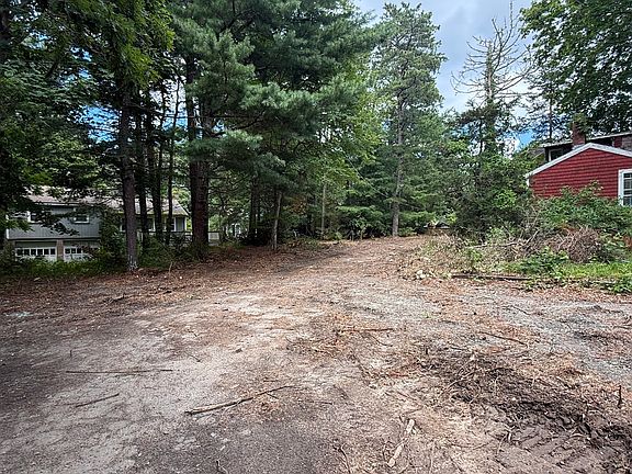 5th image of 1081 Main St