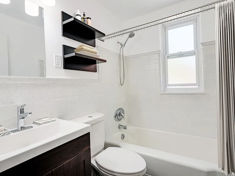 18 Anglesey Blvd — Photo 10