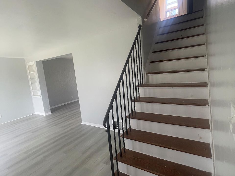 1st image of 328 Millicent Ave