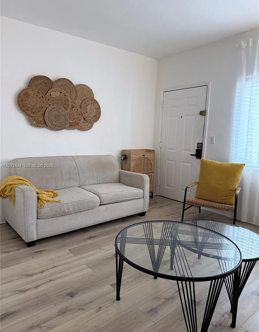 Ramavest Condo — Photo 3
