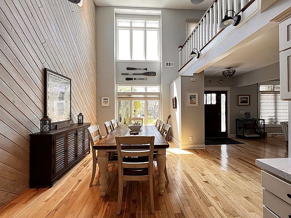 2nd image of 95 Esplanade Pl