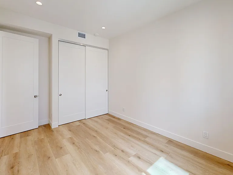 2952 Folsom St — Photo 33