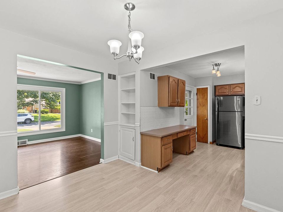 7th image of 245 Saint Patrick Ln