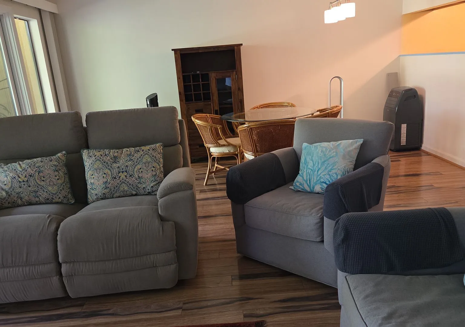 Maui Gardens 2 bedroom 1.5 bath ground floor unit. Available Now. — Photo 3