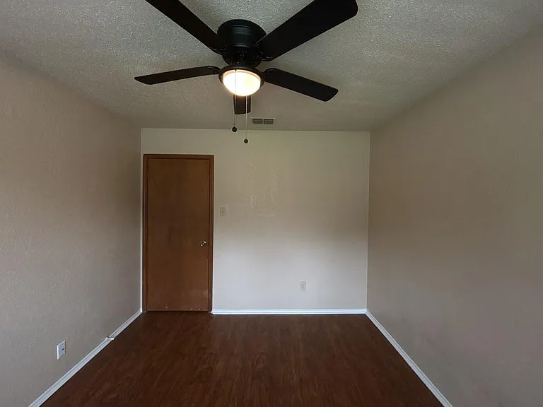 2412 Amber Hill Ln — Photo 33