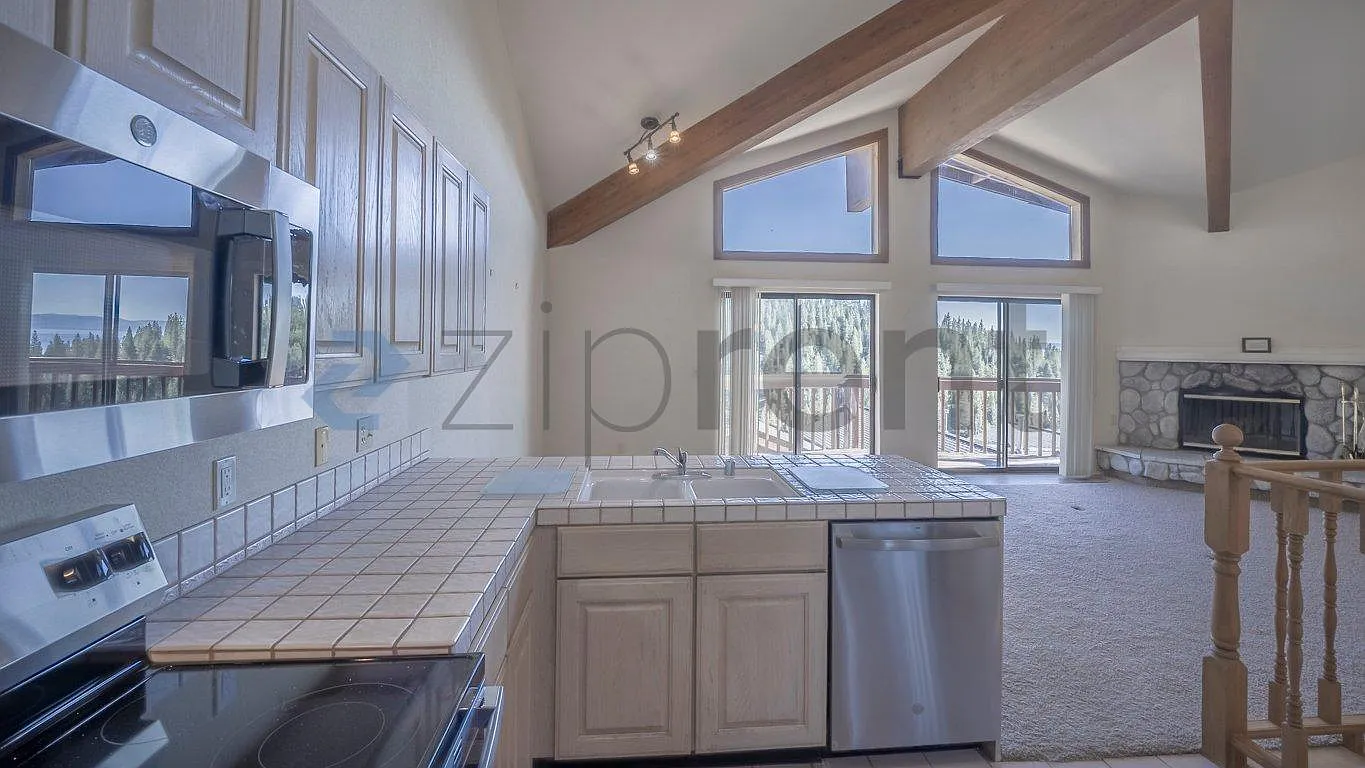 2 bed, 1307 sqft, $3,950 — Photo 2