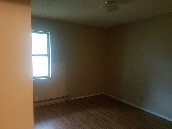 3rd image of 630 Broadridge Dr APT E3