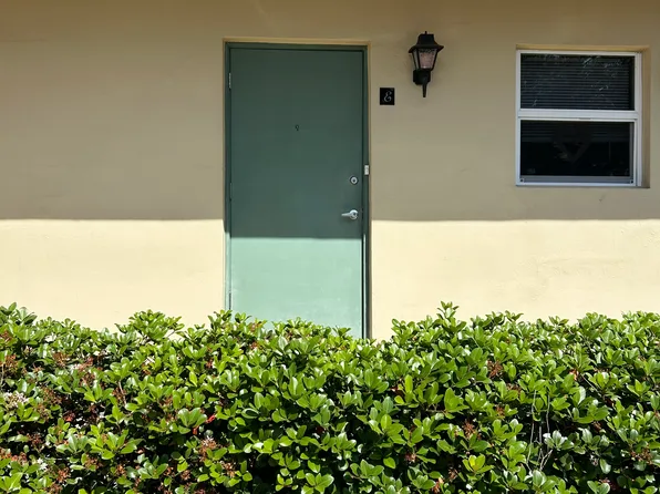 6601 Shuttle Way #10, Cape Canaveral, FL 32920