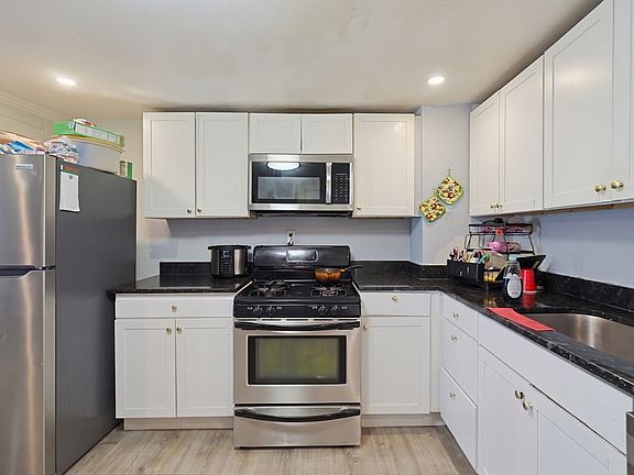 5th image of 6 Eight Howell Ct