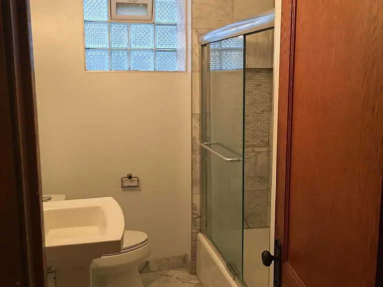 5211 W Byron St #1 — Photo 24