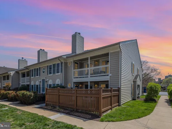 6082 Essex House Sq #A, Alexandria, VA 22310