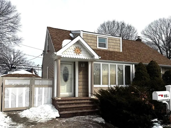 984 Shelburne Drive, Franklin Square, NY 11010