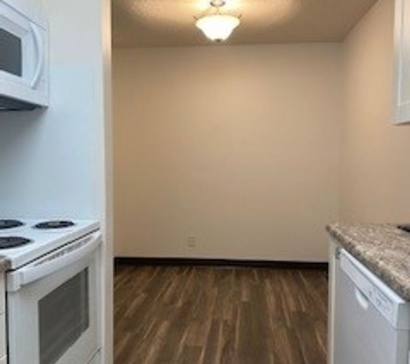 1st image of 1011 N Garfield Ave #B203